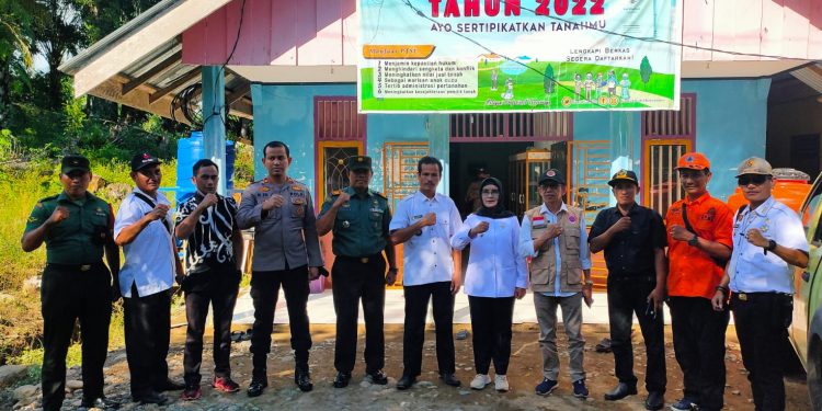 Wakil Bupati Mukomuko Kunjungi dan Beri Bantuan Kepada Warga Korban Banjir di Desa Pondok Kopi