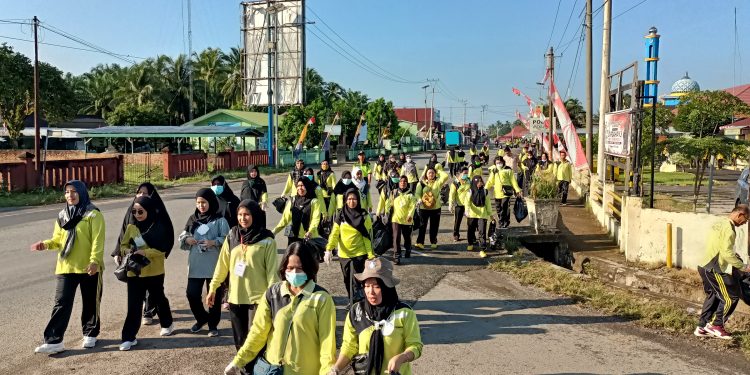 Pulih Lebih Cepat Bangkit Lebih Kuat : UPTD Puskesmas Ipuh Gelar Jalan Santai Dibanjiri Hadiah