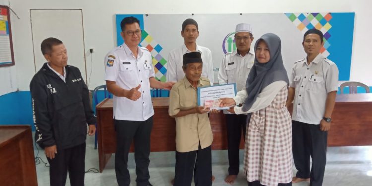Disaat Kenaikan Harga BBM , Pemdes Tirta Mulya Salurankan BLT-DD Tahap III Tahun 2022