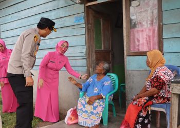 Pasca Kenaikan BBM, Polres Mukomuko Salurkan Sembako Kepada Masyarakat Yang Terdampak 
