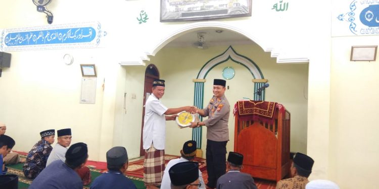 Sampaikan Pesan Kamtibmas, Kapolsek Lubuk Pinang Gelar Safari Jumat di Desa Ranah Karya