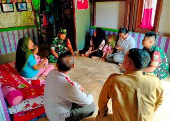 Edukasi Stunting,Babinsa Koramil Ipuh Sambangi Warga Desa Binaan