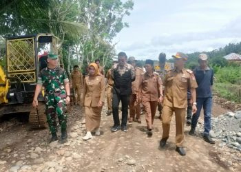 Melalui Karya Bakti TNI 2022, Kodim 0428/Mukomuko Perkuat Akses Jalan Untuk Peningkatan Ekonomi dan Kesejahteraan Masyarakat