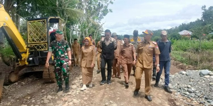 Melalui Karya Bakti TNI 2022, Kodim 0428/Mukomuko Perkuat Akses Jalan Untuk Peningkatan Ekonomi dan Kesejahteraan Masyarakat