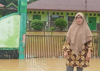 Pasca Banjir Desa Air Buluh : Kali Kedua KKKMI Gelar Kerja Bakti Bersih Bersih MIN 4 Mukomuko