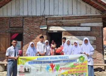 Peduli Korban Banjir, MAN 1 Mukomuko ,MSP Salurkan Bantuan Sembako