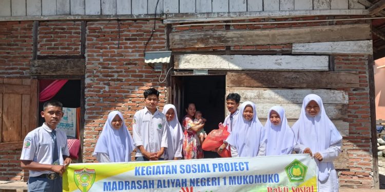 Peduli Korban Banjir, MAN 1 Mukomuko ,MSP Salurkan Bantuan Sembako