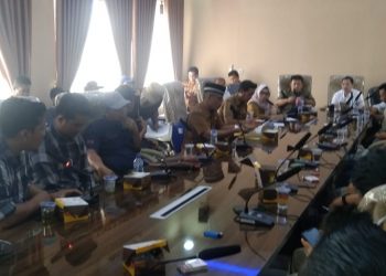 Akomodir Kesejahteraan Insan Pers, Ketua DPRD Kabupaten Mukomuko Bersama Dinas Kominfo Ajak Wartawan Berdiskusi