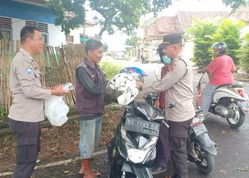Polres Prabumulih, Kasar Binmas Berikan Hadiah & Himbauan Kamtibmas Kepada Tukang Ojek