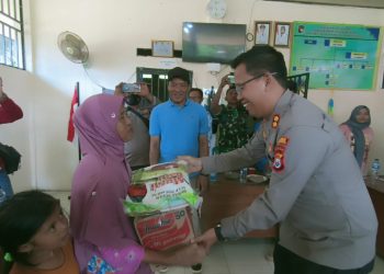 Peduli Korban Banjir, DPC MOI Kabupaten Mukomuko Bersama Polres Mukomuko , Kodim 0428 Mukomuko Serta PT.DDP Salurkan Bantuan Sosial