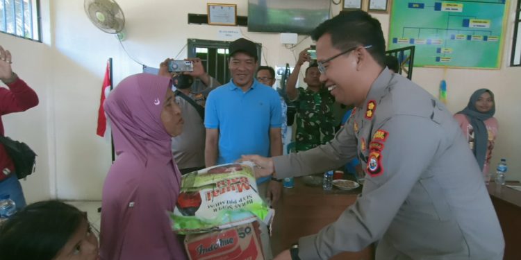 Peduli Korban Banjir, DPC MOI Kabupaten Mukomuko Bersama Polres Mukomuko , Kodim 0428 Mukomuko Serta PT.DDP Salurkan Bantuan Sosial