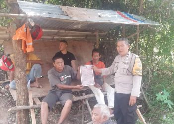 Cegah Kebakaran Hutan dan Lahan Bhabinkamtibmas Polsek Prabumulih Barat Sebar Maklumat