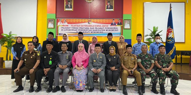 Lantik dan Ambil Sumpah Jabatan, Bupati: Perbaiki Pertanggung Jawaban Administratif Terkait Kinerja ASN Dapat Terlaporkan Dengan Baik ke Pemerintah Pusat