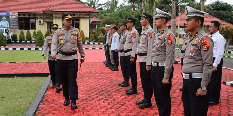 Amankan Natal Dan Tahun Baru di Kabupaten Mukomuko, Polres Mukomuko Gelar Apel Pasukan Ops Lilin Nala 2022