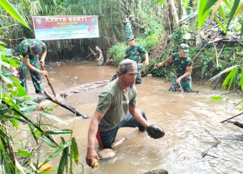 Sambut HUT Kodam II/Sriwijaya ke 77, Kodim 0428/Mukomuko Gelar Karya Bakti di Desa Sumber Makmur