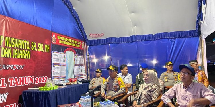 Pastikan Situasi Kondusif di Malam Tahun Baru, Kapolres Mukomuko Bersama Forkompimda Cek Pospam Nataru