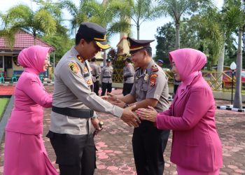 Polres Mukomuko Gelar Upacara Kenaikan Pangkat, Kapolres: Terus Tingkatkan Kemampuan dan Kompetensi Dalam Memberikan Pelayanan Terbaik Kepada Masyarakat