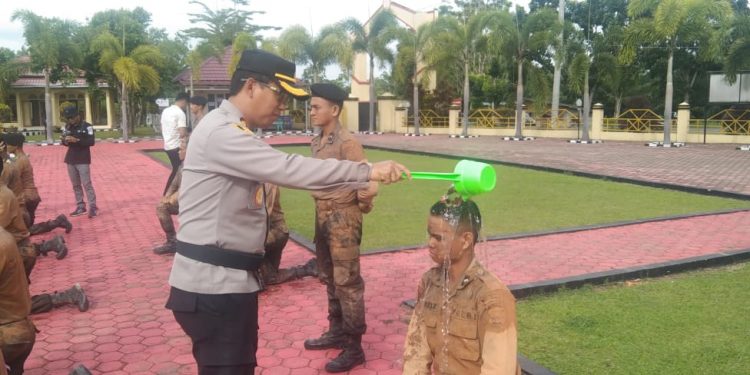 Polres Mukomuko Gelar Upacara Tradisi Pembaretan Bintara Remaja, Kapolres: Tetap Humanis Dalam Menghadapi Berbagai Persoalan di Tengah Masyarakat