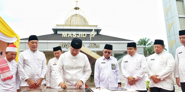 Gubernur Rohidin Meresmikan Masjid Alim Lam Mim Pemprov Bengkulu