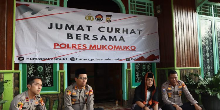 Kapolres Mukomuko, Jum’at Curhat Perkuat Silaturahmi Mejadi Jembatan Komunikasi Dalam Mencari Solusi