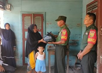 Babinsa Koramil 428-02/Ipuh Beri Bantuan Anak Stunting, Kepala Desa Semundam ini Wujud Nyata Peran TNI