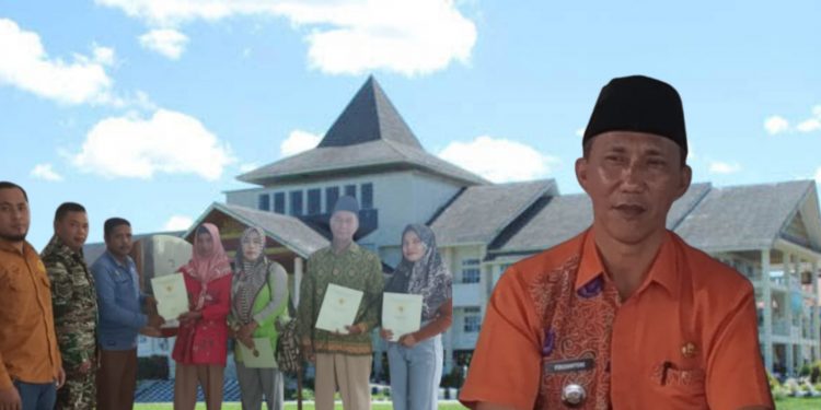 BPN Mukomuko Bersama Pemdes Lubuk Gedang Serahkan Sertifikat Tanah Kepada Warga
