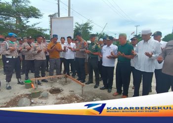 Peletakan Batu Pertama Pembangunan Mushola At-Taubah di Mapolsek Mukomuko Selatan, Kapolres Mukomuko Pesankan ini 