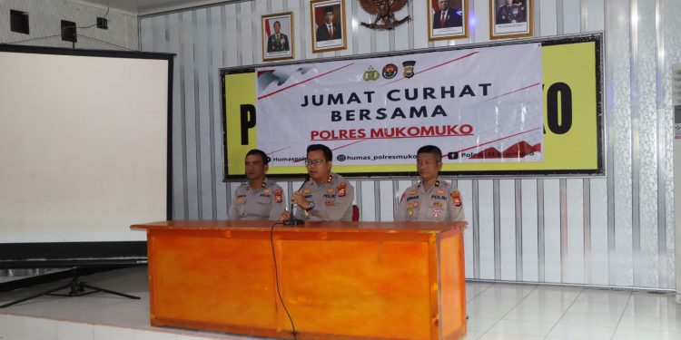 Menjaga Kamtibmas yang Kondusif Kapolres Mukomuko Gelar Jumat Curhat Bersama Masyarakat