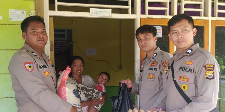 Polri Peduli, Polres Mukomuko “Berbagi” Dengan Warga Tak Mampu di Desa Tirta Mulya Air Manjuto