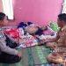 Bentuk Kepedulian, Bhabinkamtibmas Polsek Mukomuko Selatan Kunjungi Warga Yang Mengalami Sakit