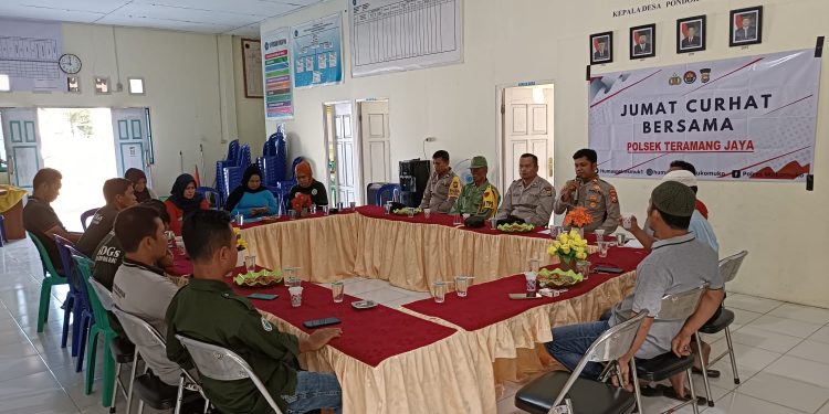 Perkuat Kamtibmas, Polsek Teramang Jaya Gelar Jumat Curhat Dengan Warga dan Pemdes Pondok Baru