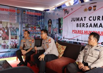 Jum’at Curhat, Kapolres Mukomuko Tampung Keluhan Para Pedagang di Lokasi Stand HUT Kabupaten Mukomuko ke 20