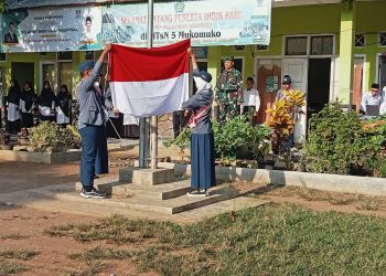 Jadi Irup Upacara Bendera : Danramil 01 Mukomuko, Siswa/i Harapan Bangsa Ukirlah Prestasi