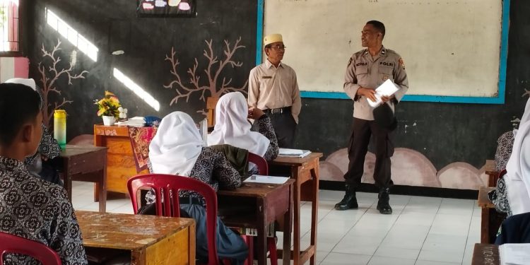 Sat Binmas Polres Mukomuko Sosialisasi Bahaya Narkoba & Kenakalan Remaja di SMAN 7 Mukomuko