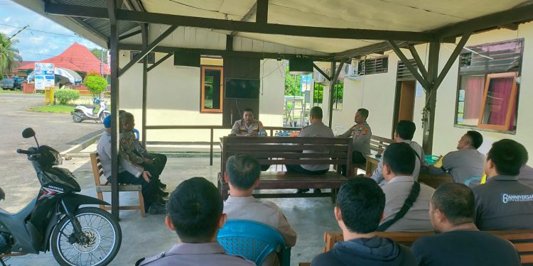 Kunjungi Polsek Mukomuko Selatan, Kabag SDM Polres Mukomuko Sampaikan Perintah Pimpinan