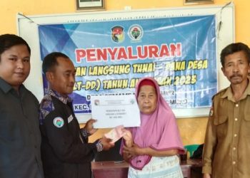 Jelang Bulan Suci Ramadan Pemdes Semambang Makmur Bagikan BLT-DD Triwulan Pertama Tahun 2023