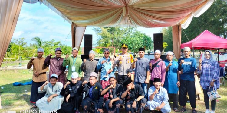 Kapolres Mukomuko Tinjau Langsung Kegiatan Wisata Amal di Pantai Wisata Abrasi Ipuh