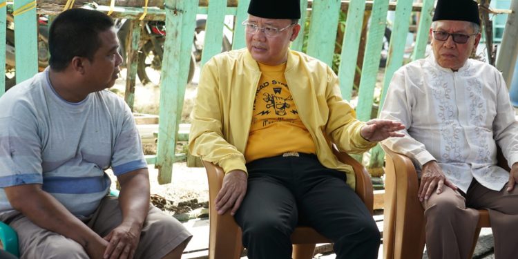 Gubernur Rohidin Beri Semangat Keluarga Korban Kebakaran Pasar Baru