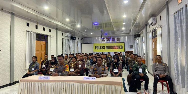 Polres Mukomuko Ambil Sumpah dan Gelar Penandatanganan Fakta Integritas Kesepakatan Penerimaan Polri 2023 Secara Virtual