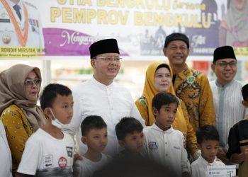 Berbagi Kebahagiaan Menyambut Hari Kemenangan, STIA dan Pemprov Berbagi Kepada 103 Anak Yatim