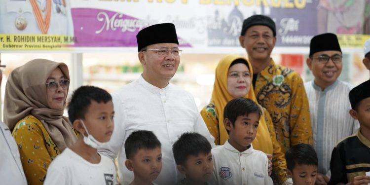 Berbagi Kebahagiaan Menyambut Hari Kemenangan, STIA dan Pemprov Berbagi Kepada 103 Anak Yatim