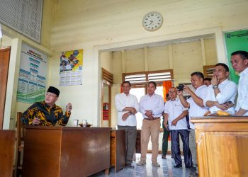 Hari Pertama Kerja Usai Lebaran, Gubernur Rohidin ‘Ngantor’ di Curup