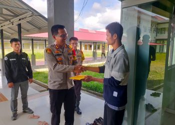 Bentuk Kepedulian, Kapolres Mukomuko Santuni Warga Penderita Kanker Kronis