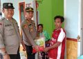 Rumah Warga Dilalap Sijago Merah,  Kapolsek Pondok Suguh Beri Bantuan Sosial