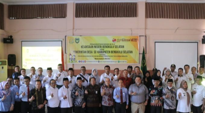 Kejari dan Kades Se- Bengkulu Selatan Tandatangani Kerjasama Pendamping Hukum