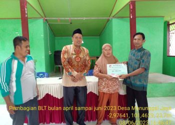 Pemdes Manunggal Jaya Salurkan BLT-DD Triwulan Kedua TA 2023