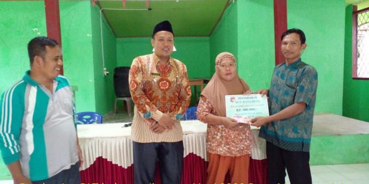 Pemdes Manunggal Jaya Salurkan BLT-DD Triwulan Kedua TA 2023