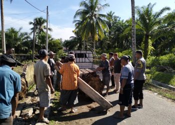 Menumbuhkan Rasa Sadar Akan Kebersihan Lingkungan, Pemdes Pasar Ipuh Gelar Jum’at Bersih