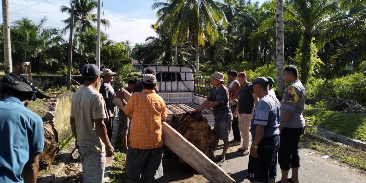 Menumbuhkan Rasa Sadar Akan Kebersihan Lingkungan, Pemdes Pasar Ipuh Gelar Jum’at Bersih