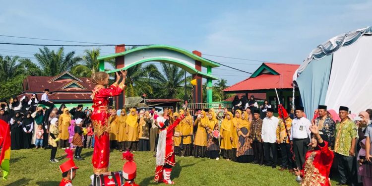 Hadiri Pelepasan Siswa Kelas VI MIN 1 Mukomuko TP 2022/23, Kakankemenag Berikan Apresiasi
